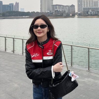 𝕋𝕚𝕟𝕪 🙇🏻‍♀️