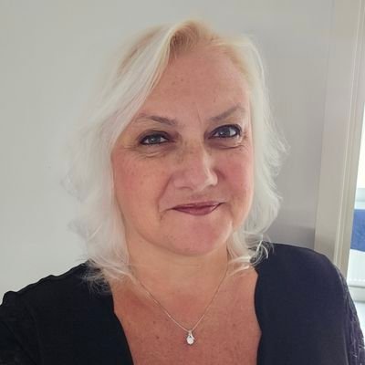 Kathryn CJ Hall 📚