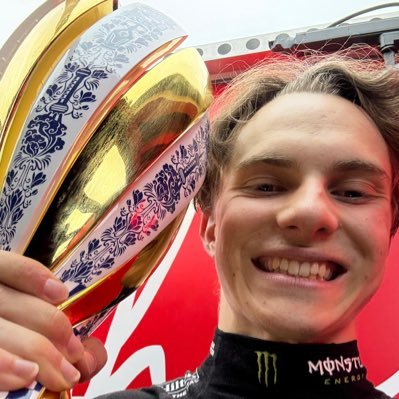 sky ⁸¹ ₉₃ سكاي