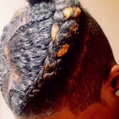 AVłⱤ X 🐻 🦬 𝖘𝖔𝖝 💙💛