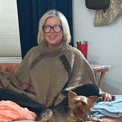 Suzanne Lane 🐝🚘