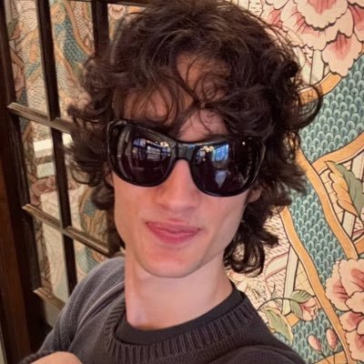 ⋆˚.•✩‧₊⋆ευτυχια⋆˚.•✩‧₊⋆ is seeing BTS