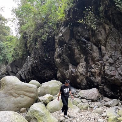 mom come pick me up, i’m scared.