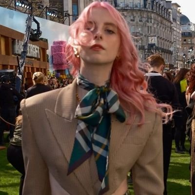 liz volkomenn. 🪐 | au hollanov no fix!