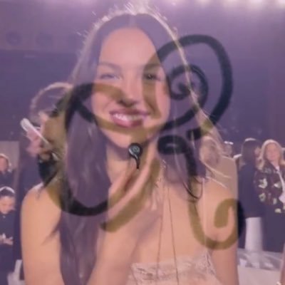 jay 💗🎸 IS SEEING LAROI MAY 29