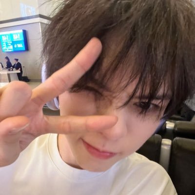 &zoe is seeing ampers