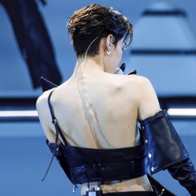 𝓀𝓇𝓎𝓈𝓉𝒶𝓁