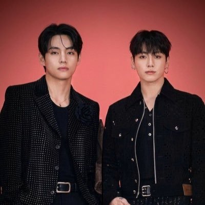 LILLŸ 🐰❤️🐻 GOLDENLAYOVER