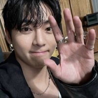 gaby⁷ 🪭 IS SEEING BTS !!