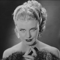 Xenia 🤍🩷🌸🪽