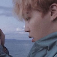 Lucyy (🌸) is seeing BTS