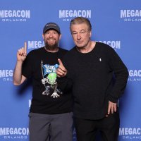 Alec Baldwin's Finger 1️⃣9️⃣9️⃣