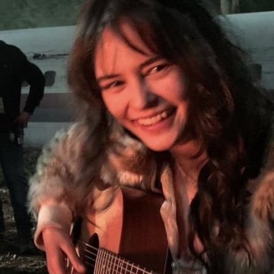 𝒸𝒶𝓇𝓁𝓎 🎞️