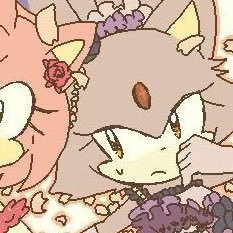 oh…thats woman kissing….thats awesome (TammyToman)