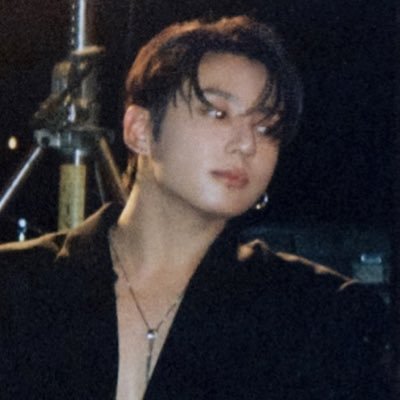 lola⁷ IS SEEING BTS