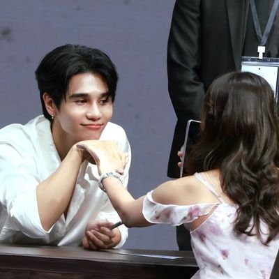 มัมหมีหญิงช้อย ≽^•⩊•^≼