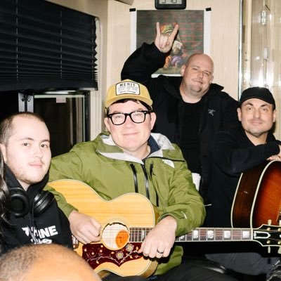 ashton 🦦🏳️‍⚧️