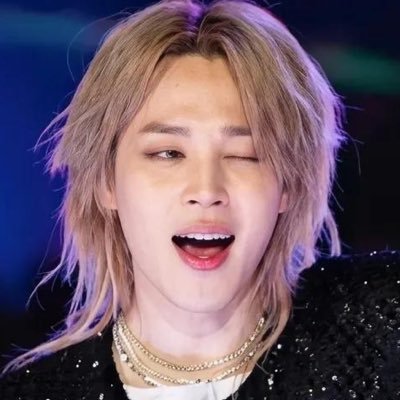 debby⁷៹ 🪭 vai ver o BTS