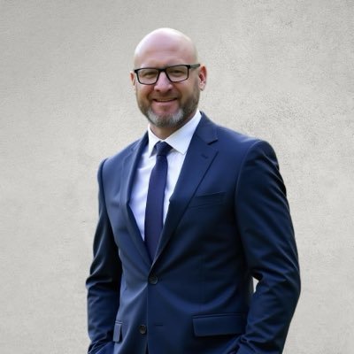 Lance Reisland (Coach Riz)