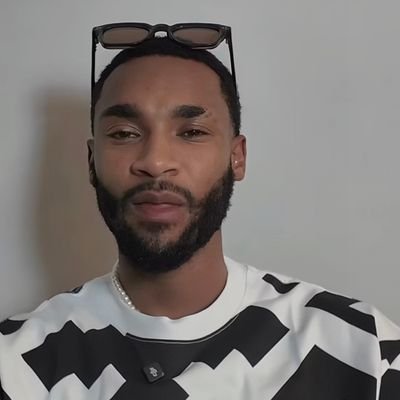 QUE THE SMOOTH OPERATOR