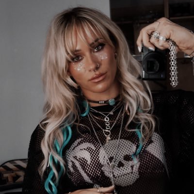 Calyx Harmony. 𖤓 ⋆ NOT @SolRucaWWE.