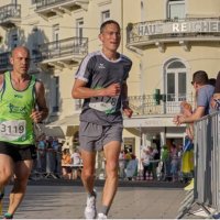 Drik Heuesscker Stock Advisor