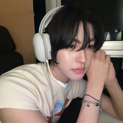 ‎۶ৎ ݁ leezee‎' luat era