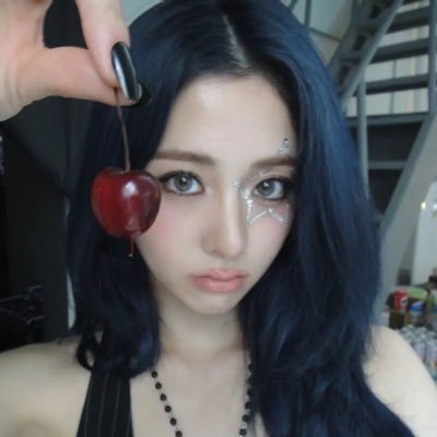 yunjin blue haired era