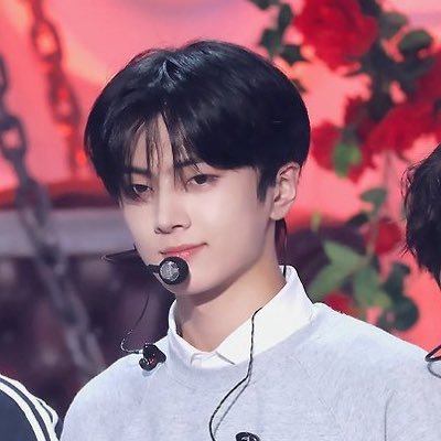 aurora ✧˖° 로라