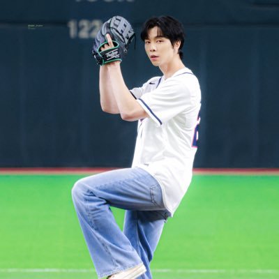 𝑺𝒉𝒊𝒏𝒆𝟒 𝑱𝒐𝒉𝒏