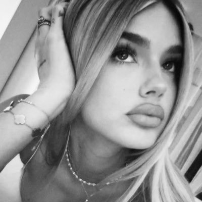 𝖦𝗂𝗎𝗅𝗂𝖺 𝖫𝖺𝗇𝗓𝖾𝗅𝗅𝗈𝗍𝗍𝗂.